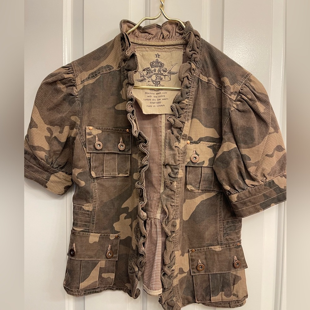Nick and Mo Cameo ruffled short sleeve jacket